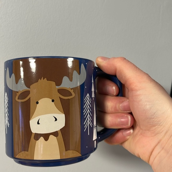 Tim Hortons Moose Forest Scene 2019 Edition Cup - Picture 5 of 6